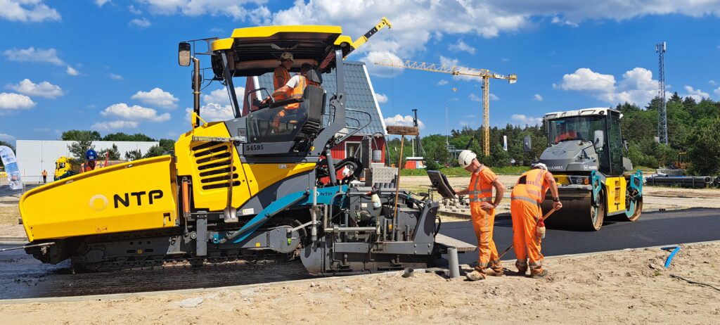 aanleg innovatief asfalt op terrein van SOMA Bedrijfsopleidingen